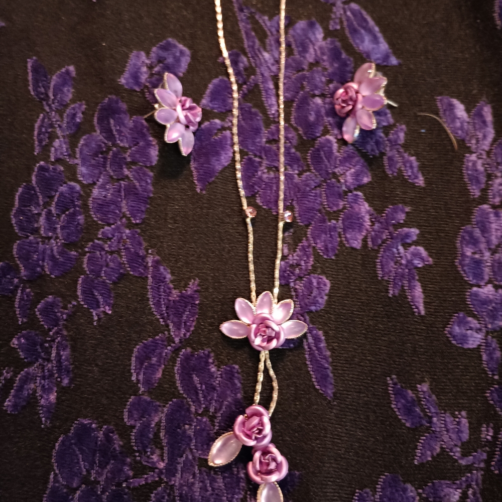 Chic Lavender And Silver Floral Necklace Set